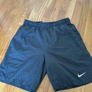 Nike men’s gray athletic shorts